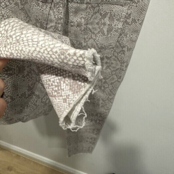 NWOT-Denim Forum Lola High Rise Skinny Crop Snake PrintJeans - Picture 6 of 10